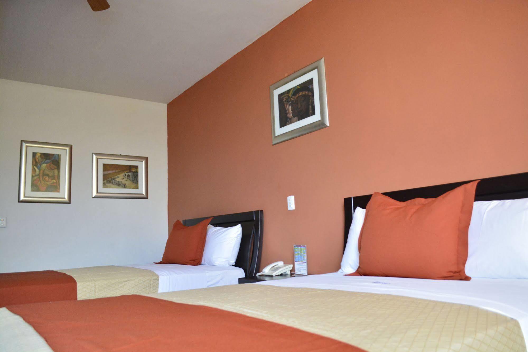 Hotel Porto Alegre Γκουανταλαχάρα Εξωτερικό φωτογραφία