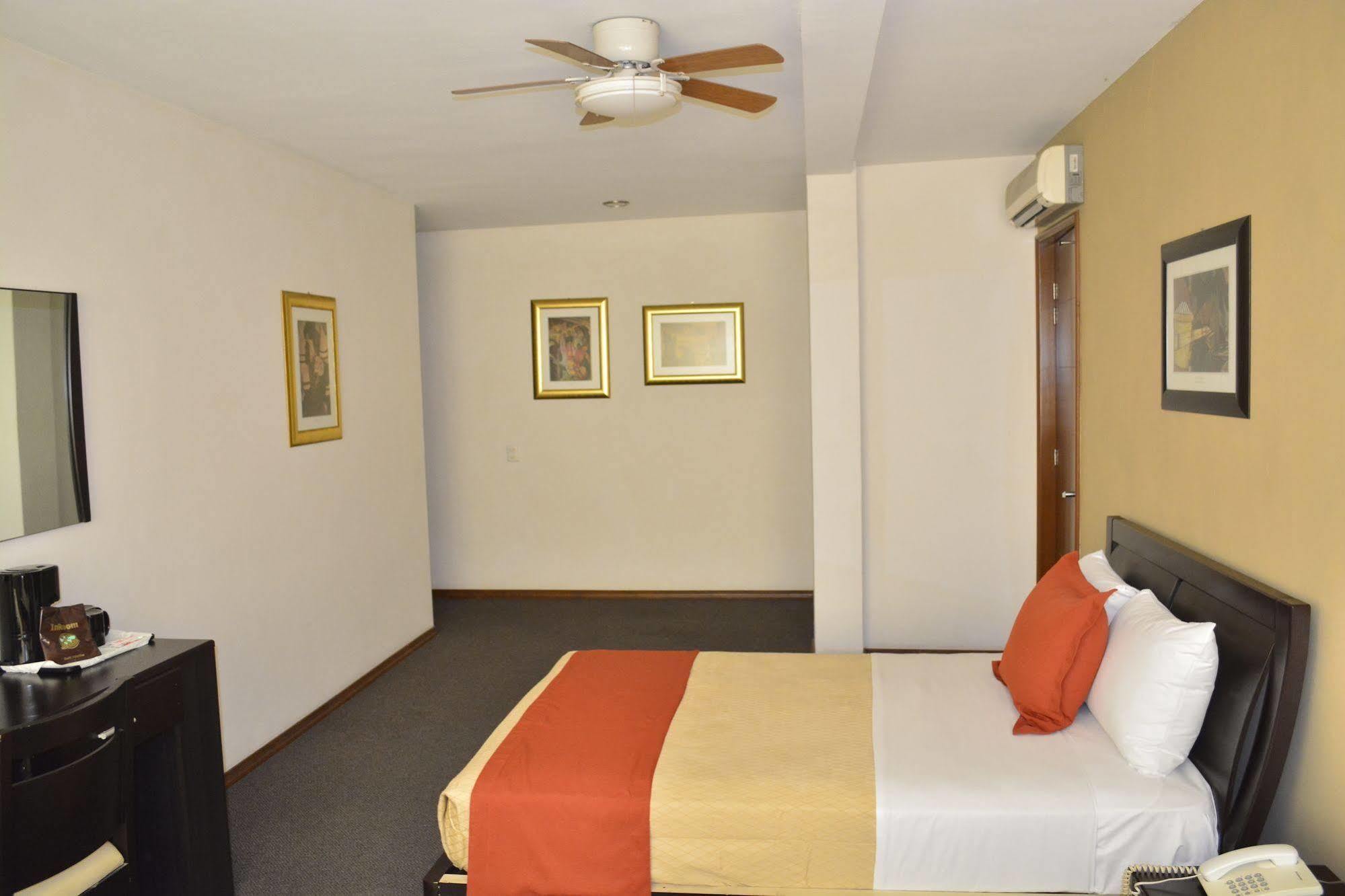 Hotel Porto Alegre Γκουανταλαχάρα Εξωτερικό φωτογραφία